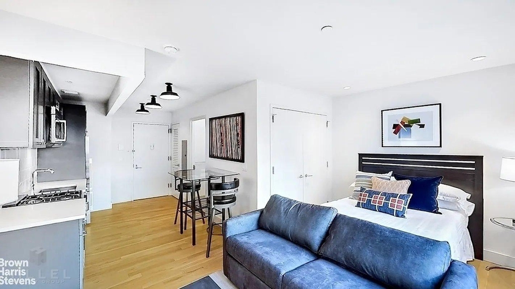 Franklin Ave - Photo 1