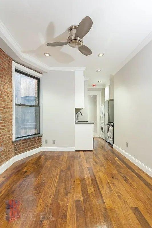East 116th Street - Photo 6