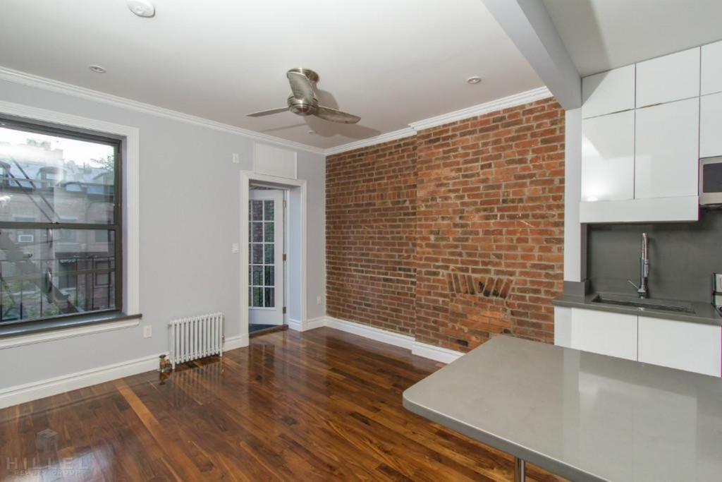 W 21st St. - Photo 4