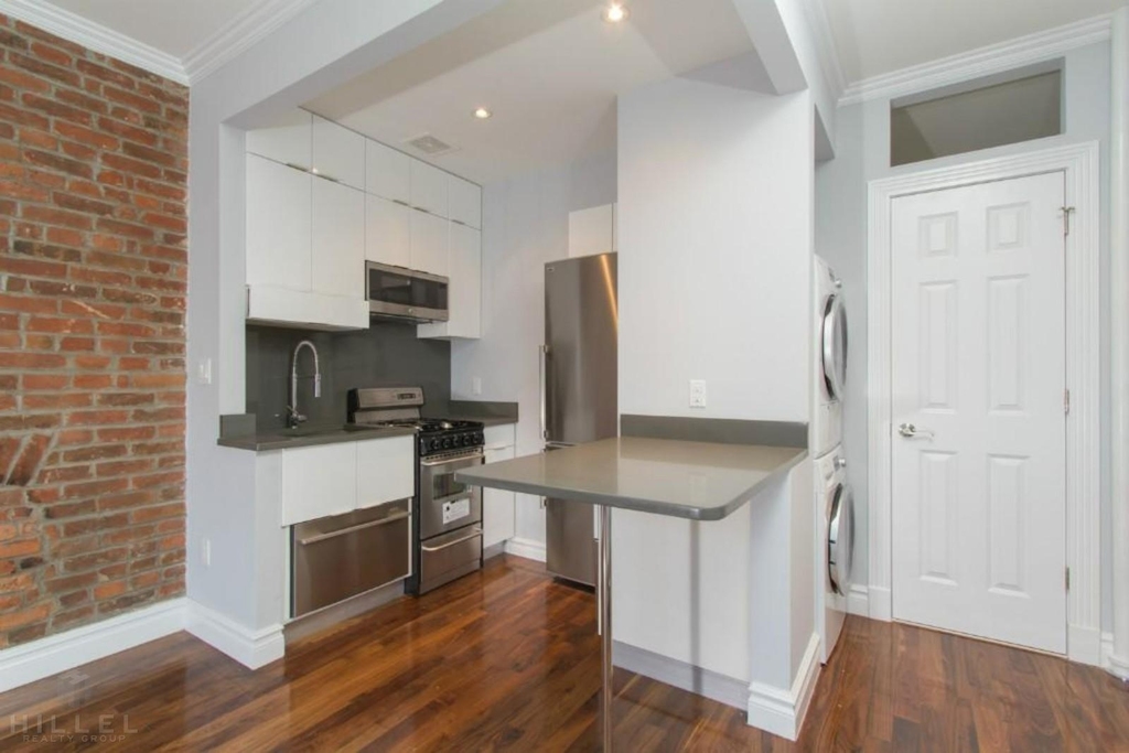 W 21st St. - Photo 3
