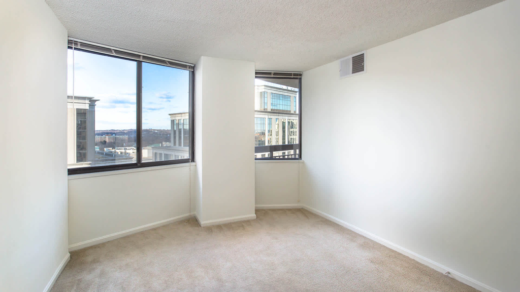 2250 Clarendon Blvd. - Photo 22