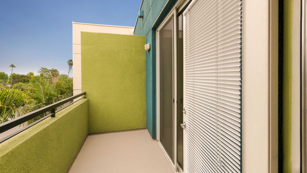 5536 Lindley Avenue - Photo 5