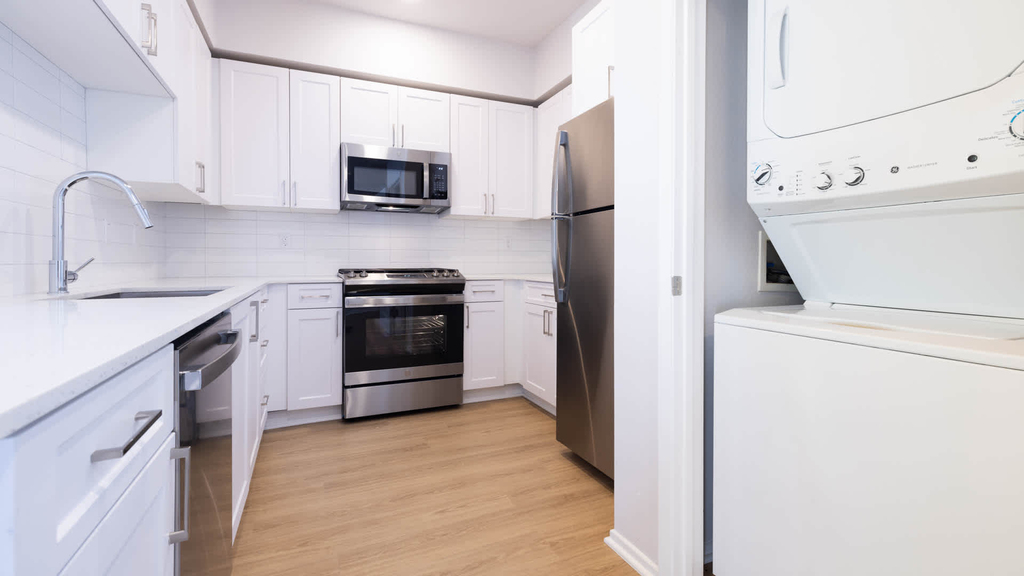 5536 Lindley Avenue - Photo 3