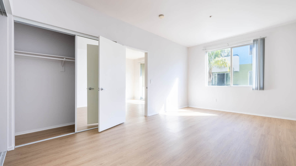 5536 Lindley Avenue - Photo 8