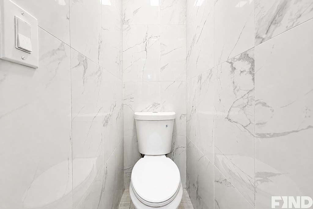 East 53rd Street - Photo 5