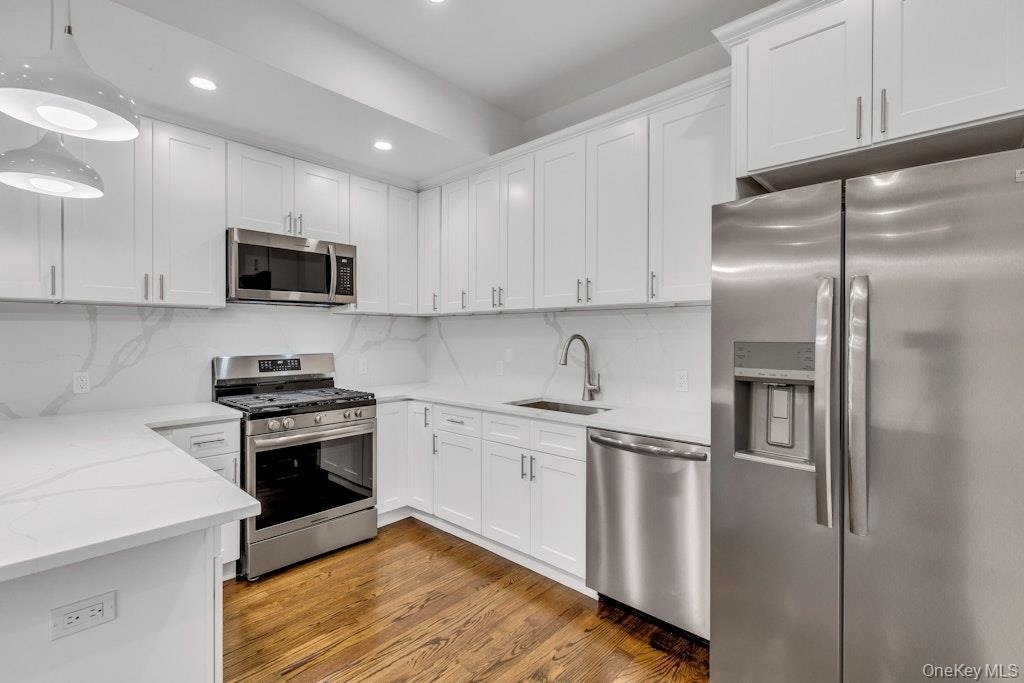 1431 Old Northern Boulevard - Photo 13