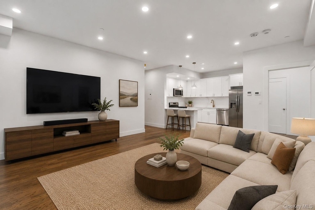 1431 Old Northern Boulevard - Photo 8