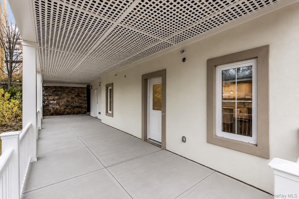 1431 Old Northern Boulevard - Photo 1