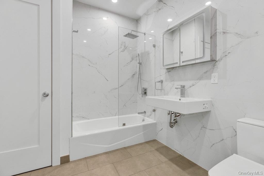1431 Old Northern Boulevard - Photo 19