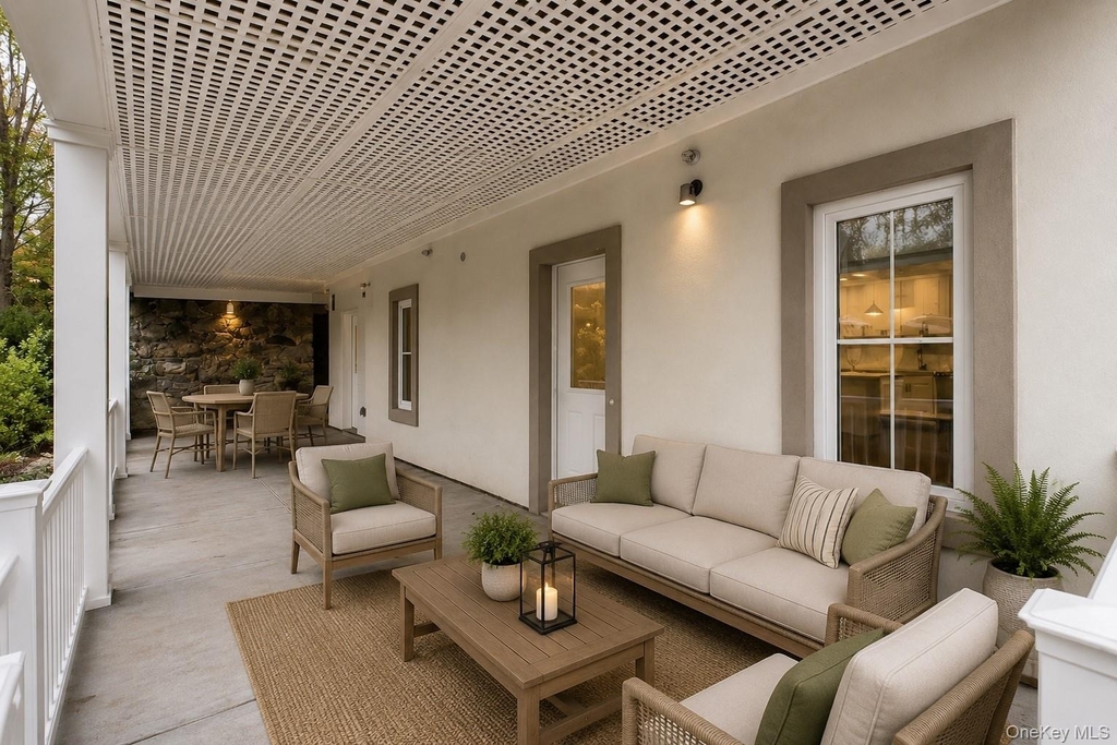 1431 Old Northern Boulevard - Photo 2