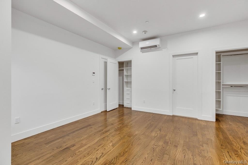 1431 Old Northern Boulevard - Photo 8