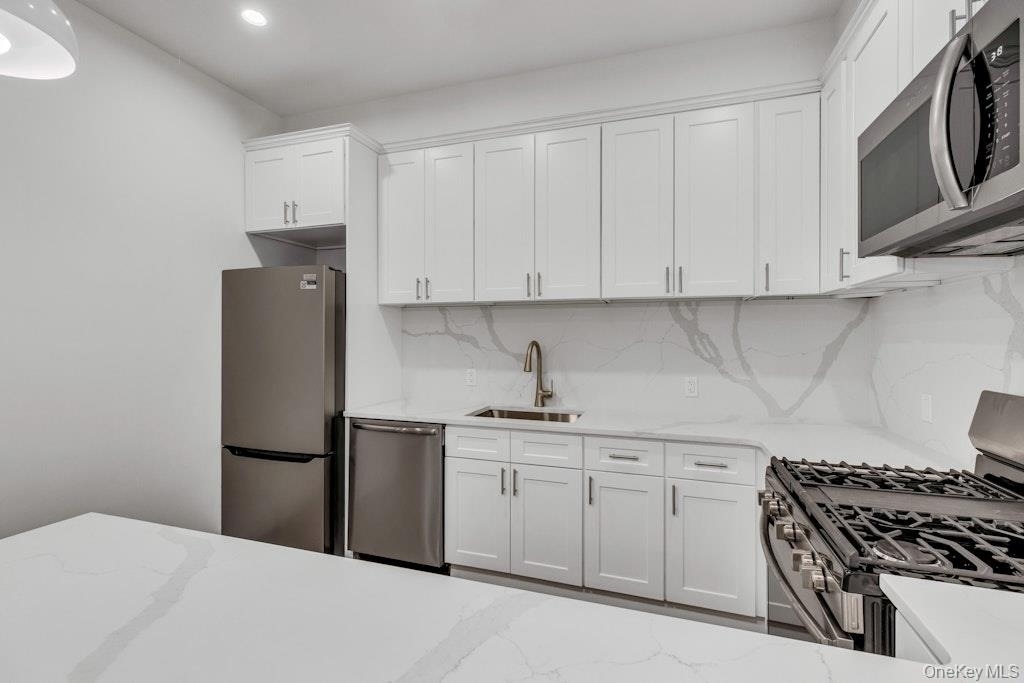 1431 Old Northern Boulevard - Photo 4
