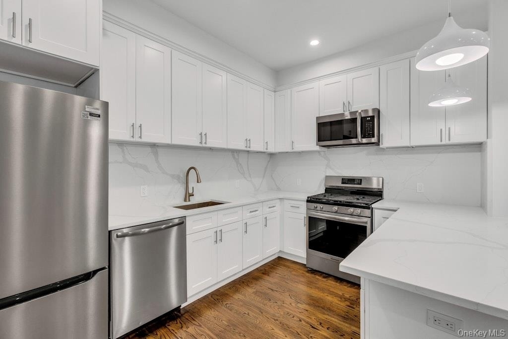 1431 Old Northern Boulevard - Photo 3