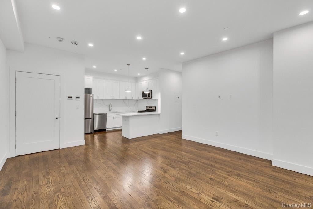 1431 Old Northern Boulevard - Photo 1