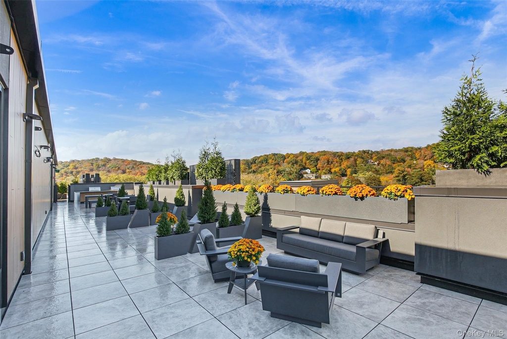 70 Memorial Plaza - Photo 8