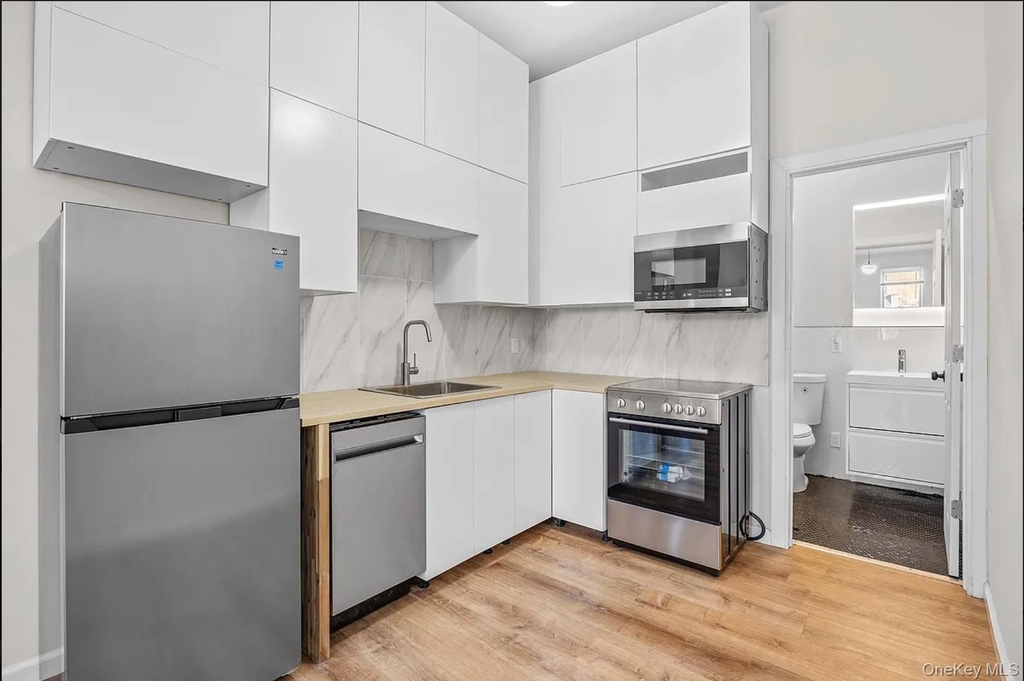 18-20 Stanhope Street - Photo 1