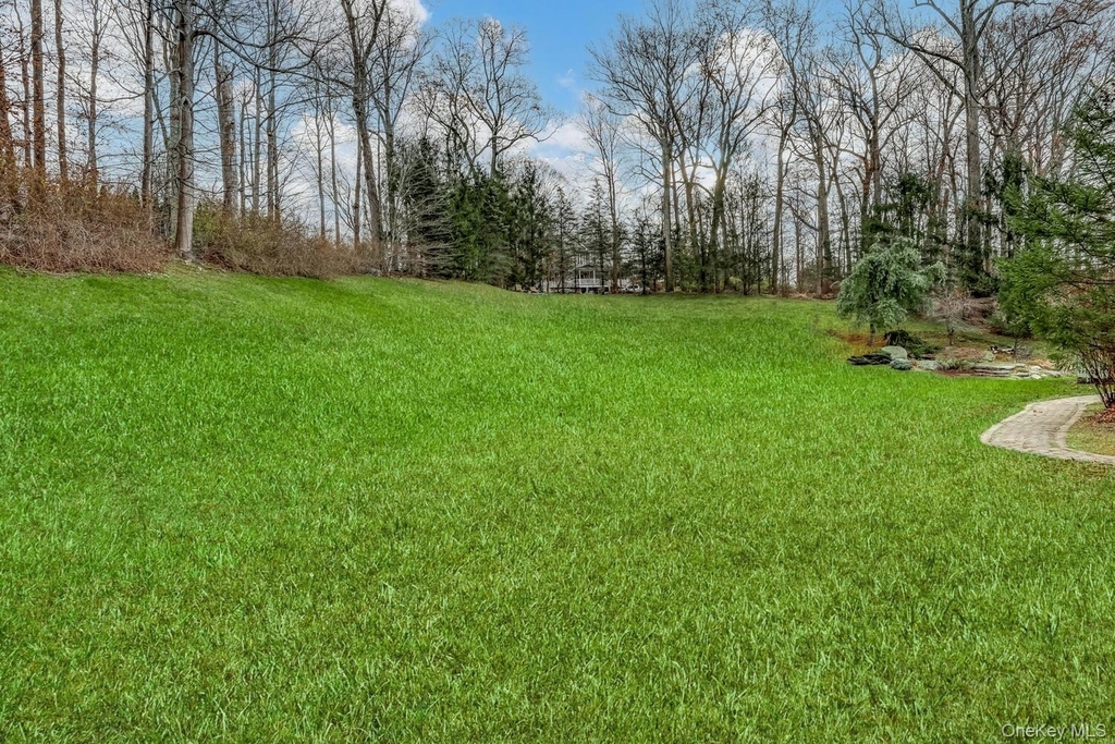 22 Golden Road - Photo 4