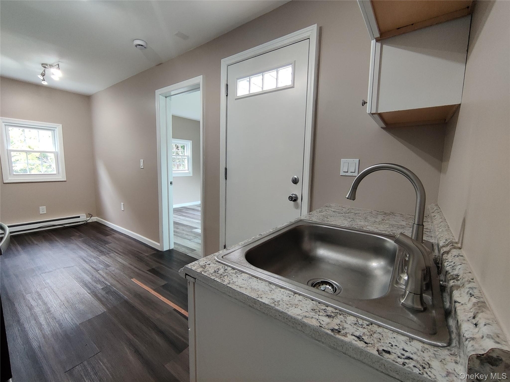 917-921 Violet Avenue - Photo 1