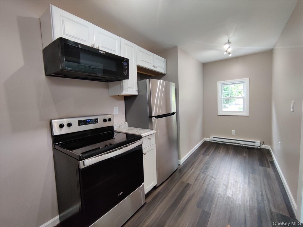 917-921 Violet Avenue - Photo 2