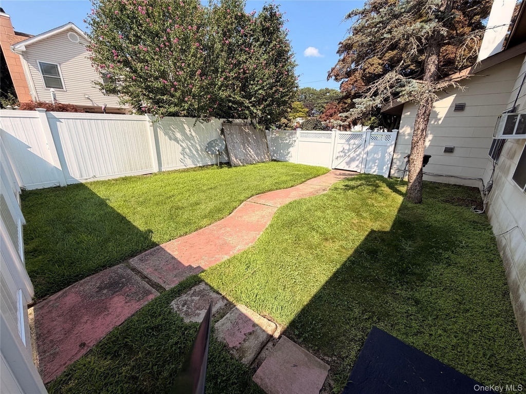 994 Old Medford Avenue - Photo 7
