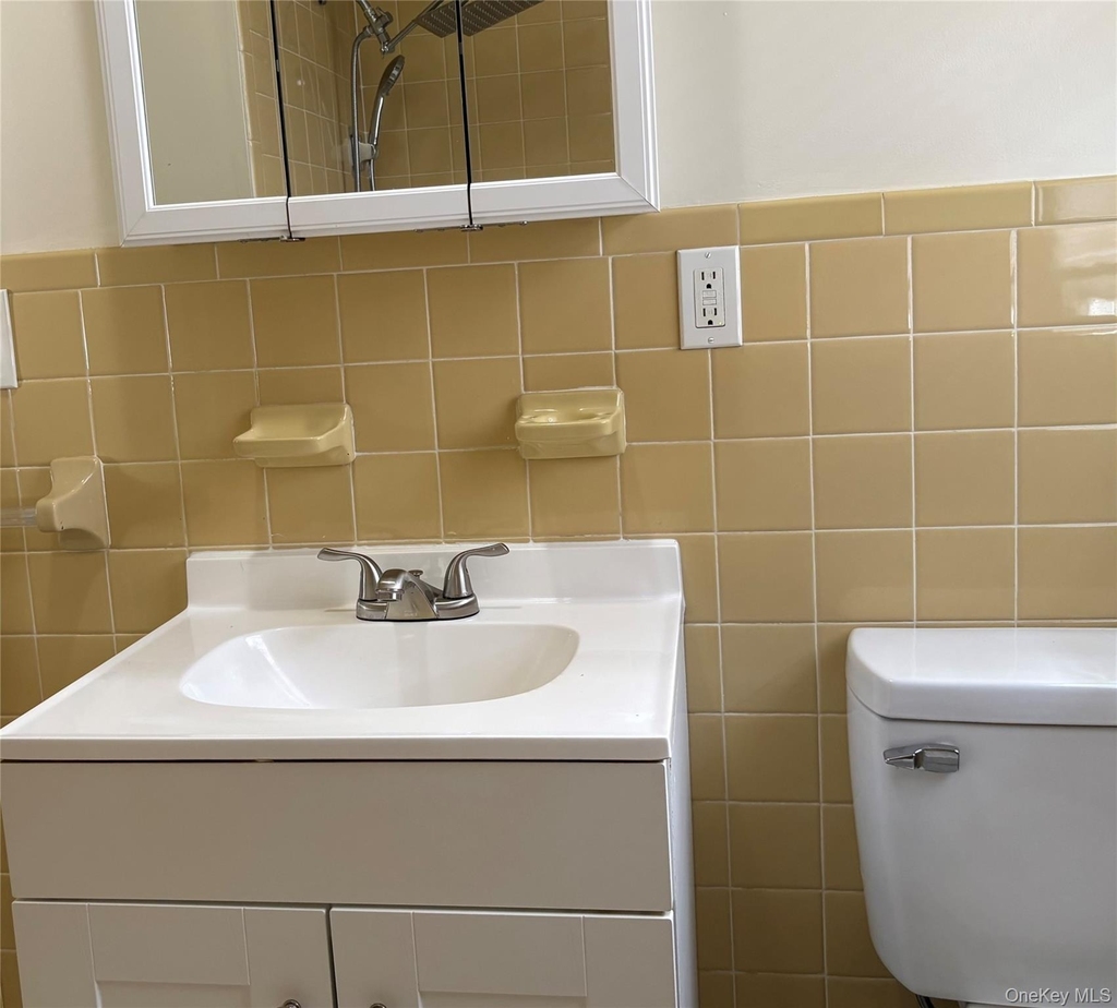 193 Central Highway - Photo 4