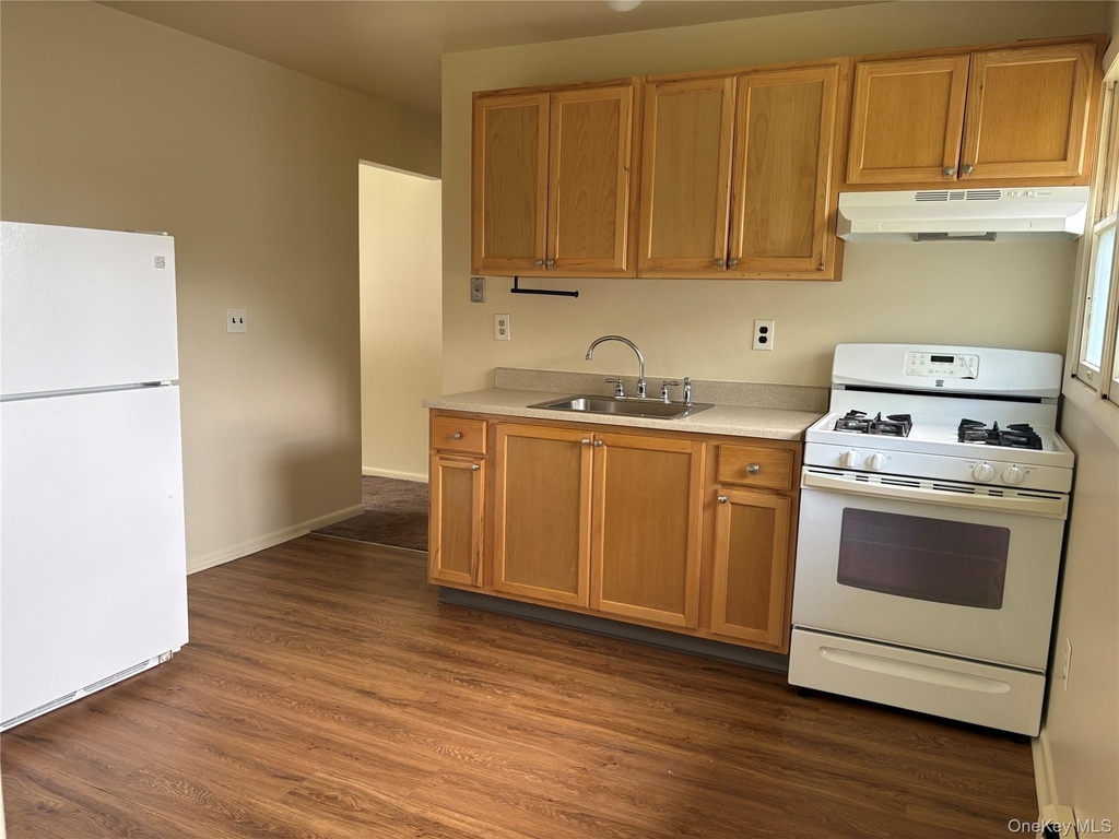 193 Central Highway - Photo 2