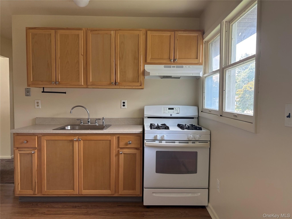 193 Central Highway - Photo 3