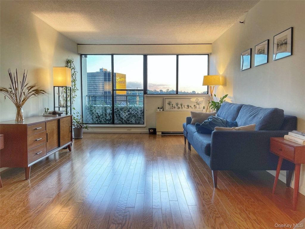 10 Cottage Place - Photo 1