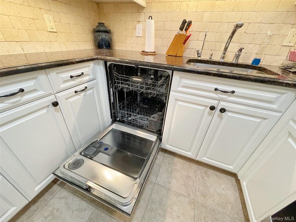 10 Cottage Place - Photo 10
