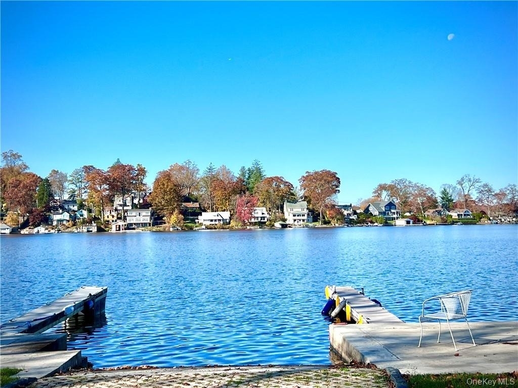 174 East Lake Boulevard - Photo 2