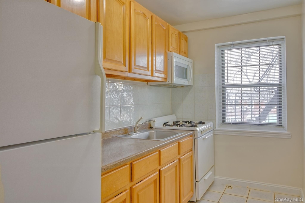 78-35 147th Street - Photo 4