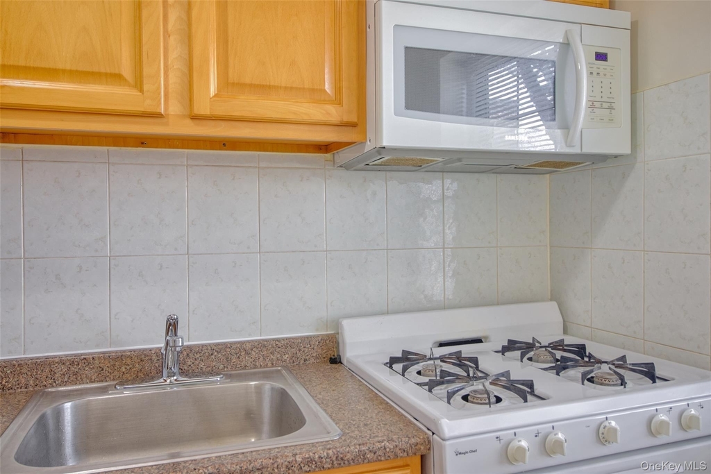 78-35 147th Street - Photo 6