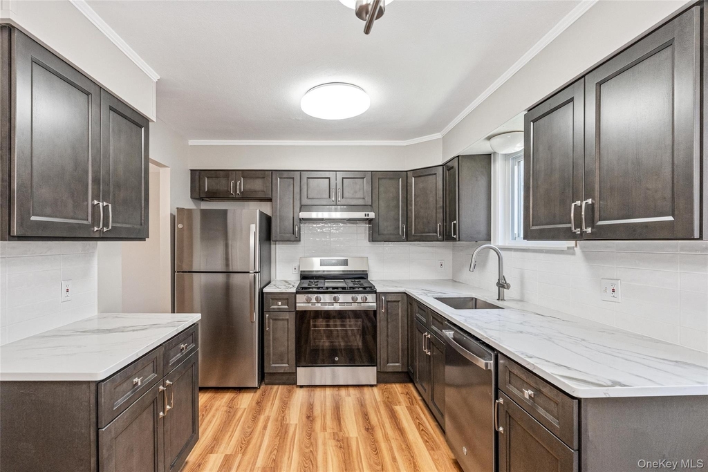 175-03 Peck Avenue - Photo 8