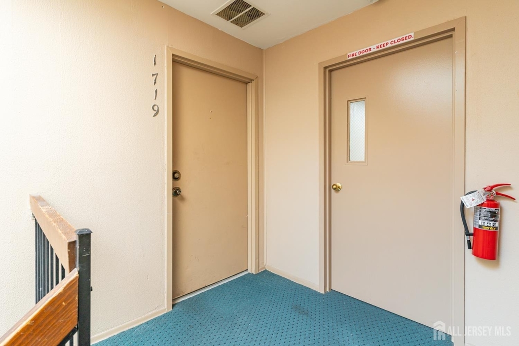 1719 Raspberry Court - Photo 4