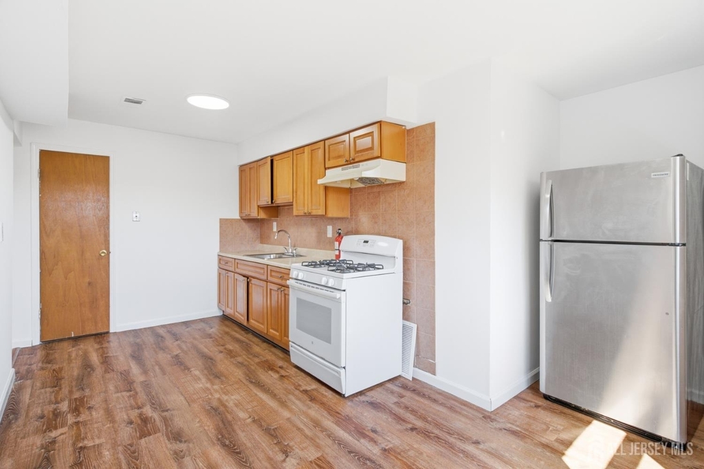 1719 Raspberry Court - Photo 16
