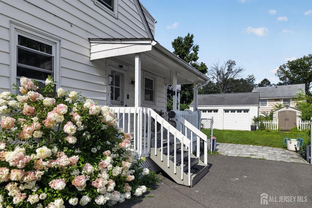 41 Westervelt Avenue - Photo 1