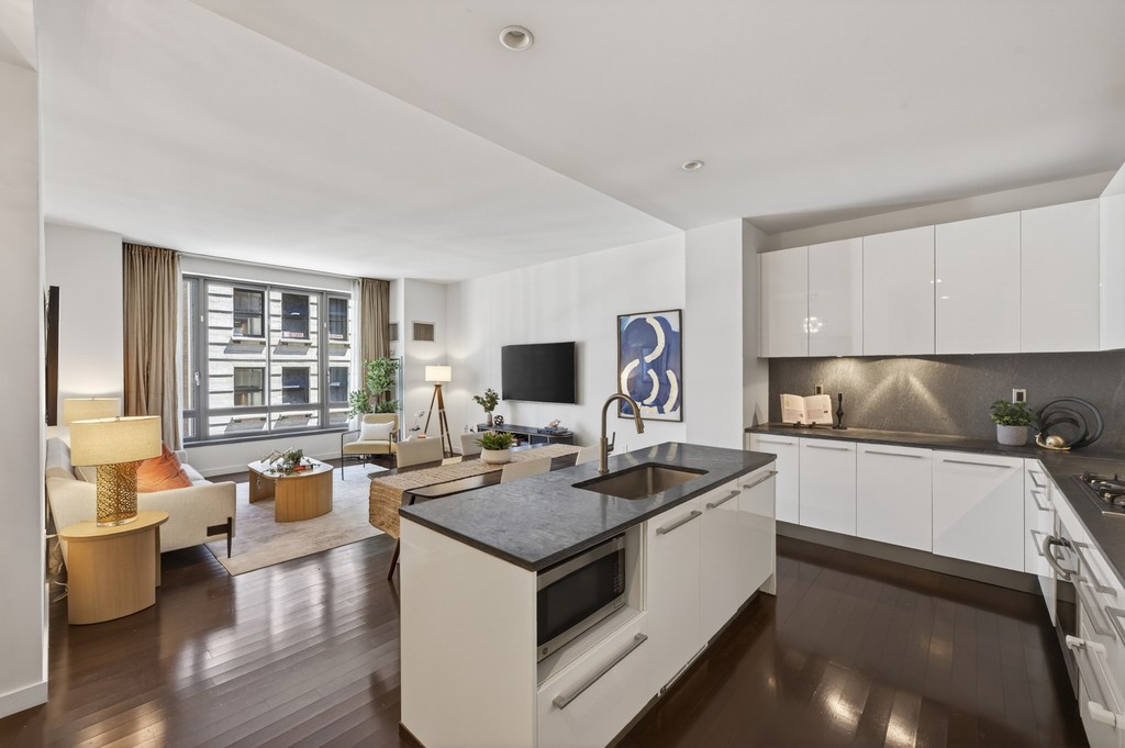 4 W 21st Street - Photo 1
