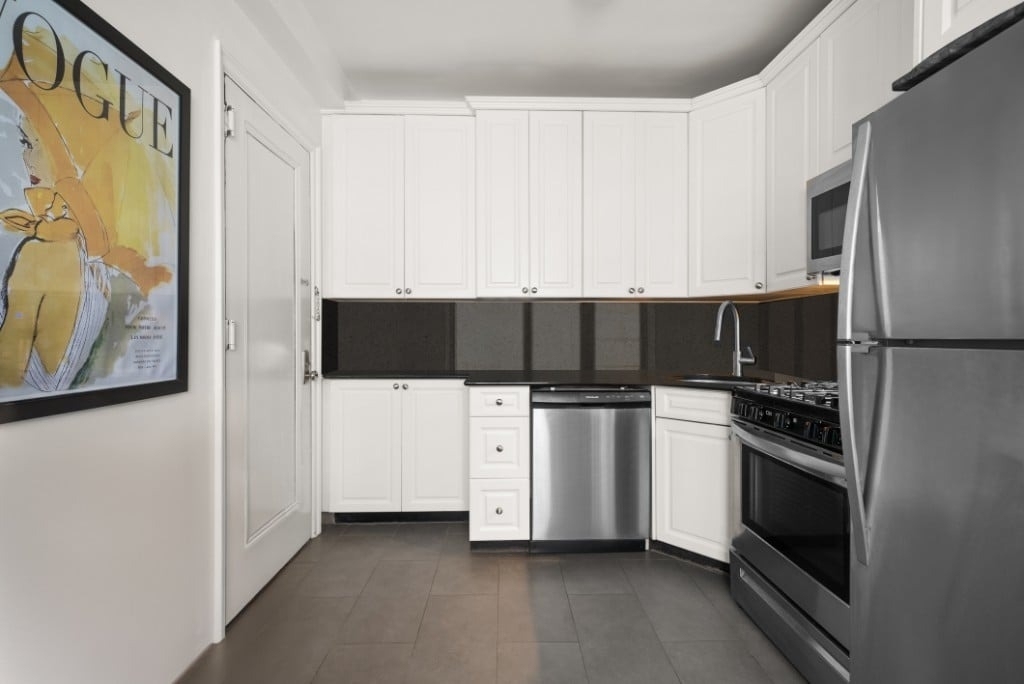 900 W End Avenue - Photo 1