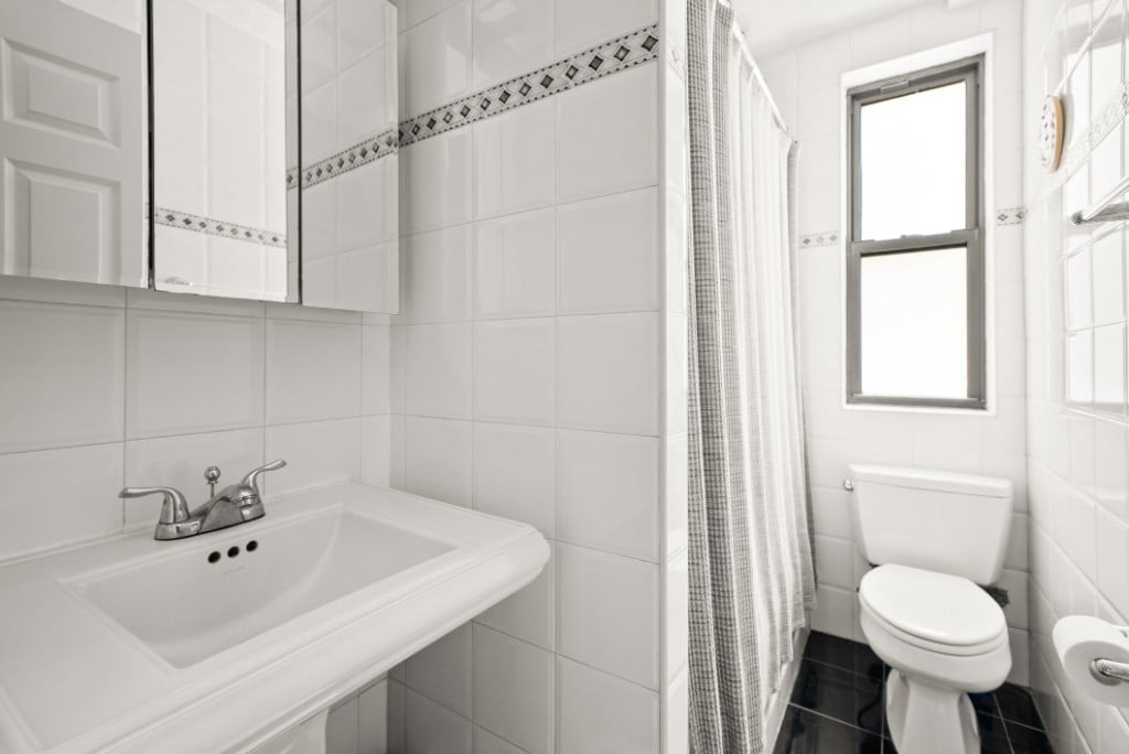 900 W End Avenue - Photo 2