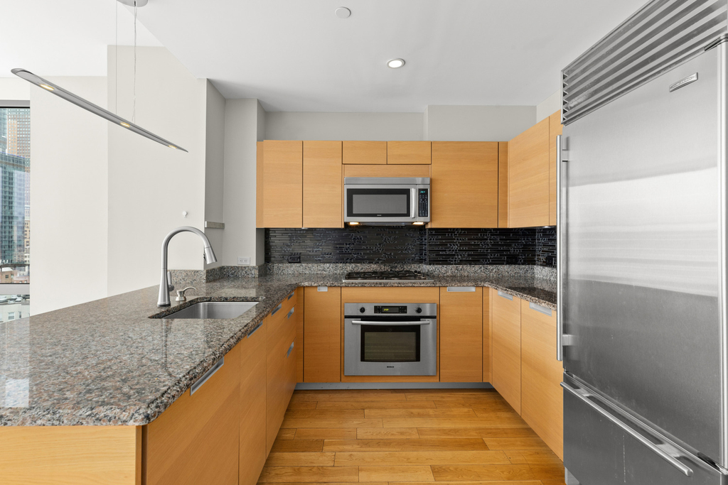 310 W 52nd Street - Photo 2
