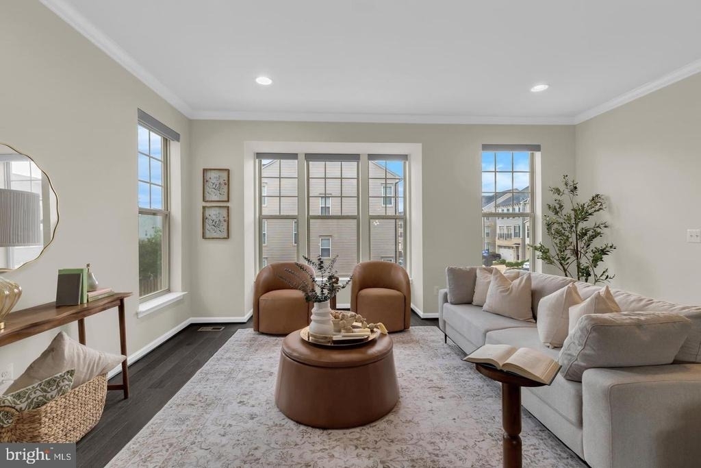 25284 Arrowroot Terrace - Photo 4