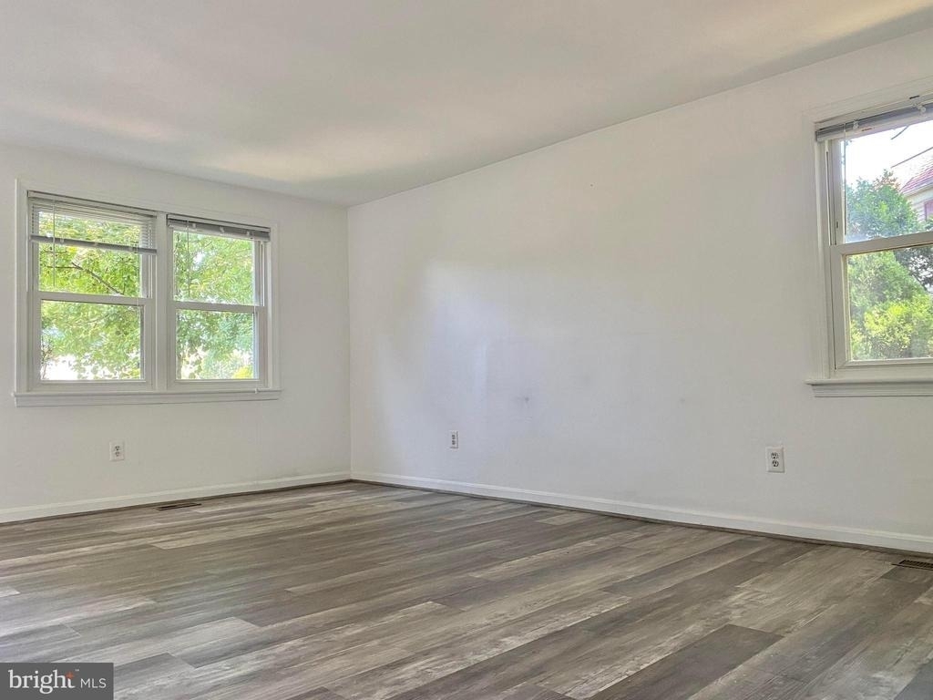 7351 Crestleigh Circle - Photo 2