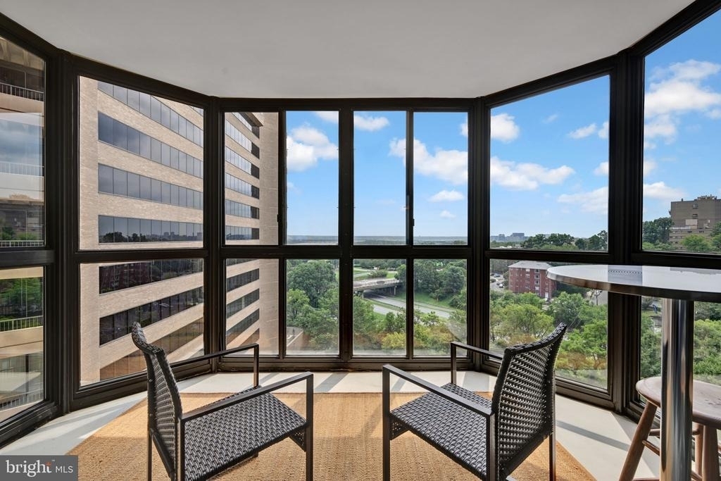 1600 N Oak Street - Photo 1