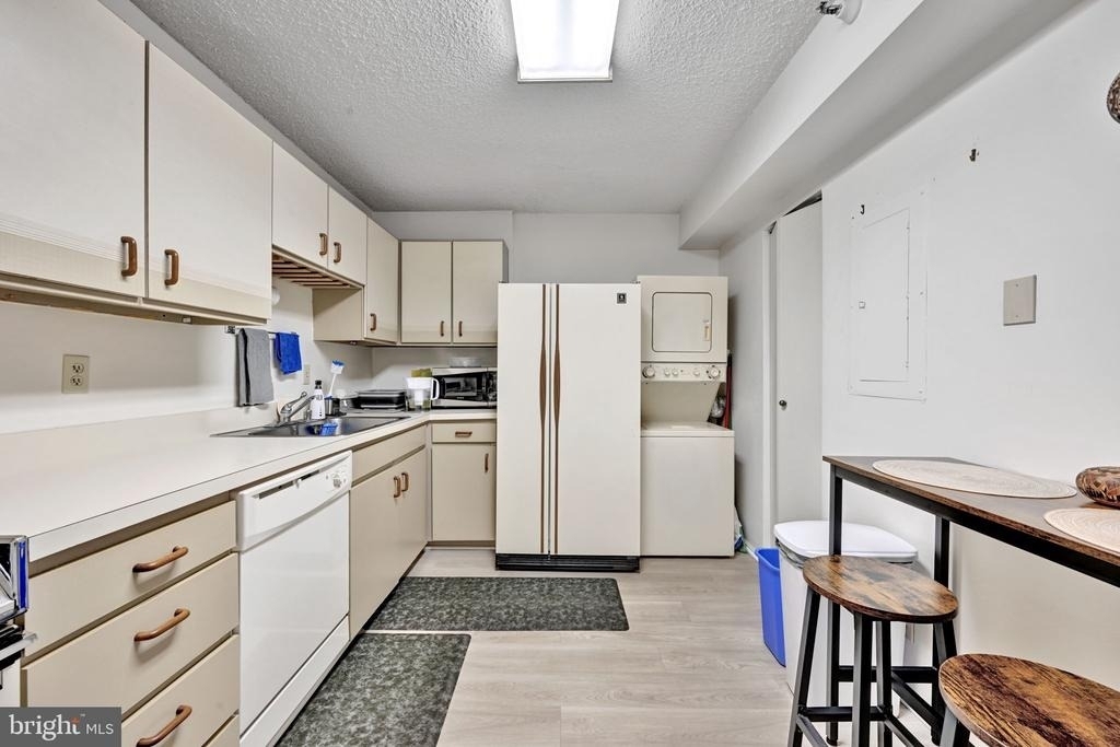 1600 N Oak Street - Photo 9