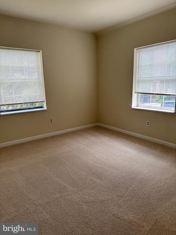1720 Queens Lane - Photo 14