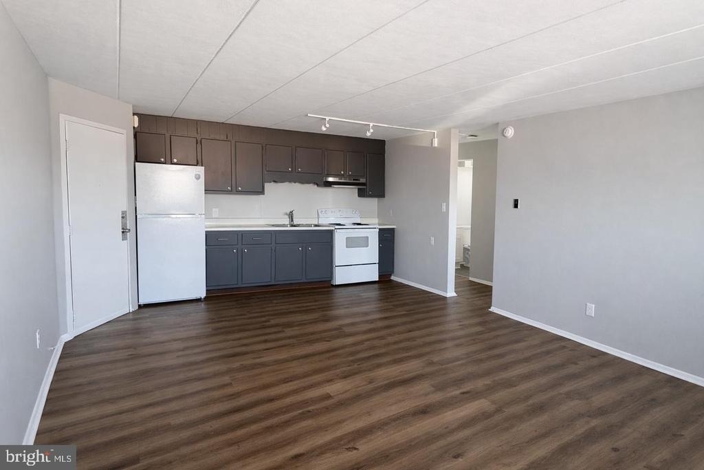 403 N Newberry Street - Photo 7