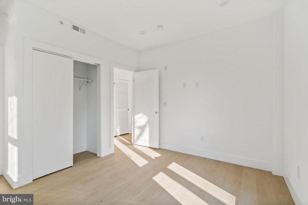 2400 W Montgomery Avenue - Photo 8