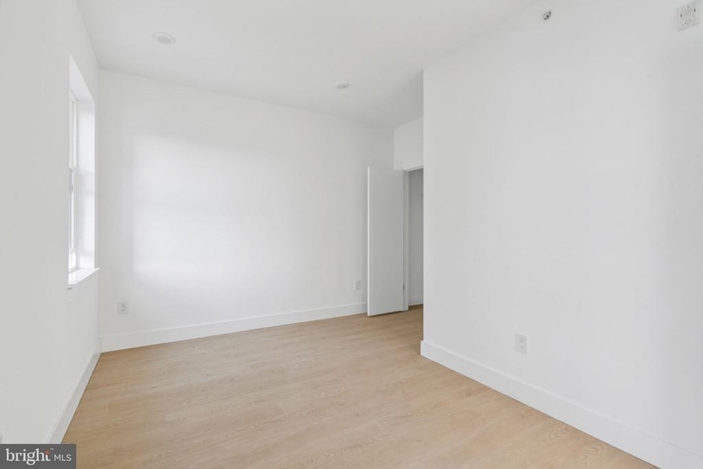 2400 W Montgomery Avenue - Photo 4