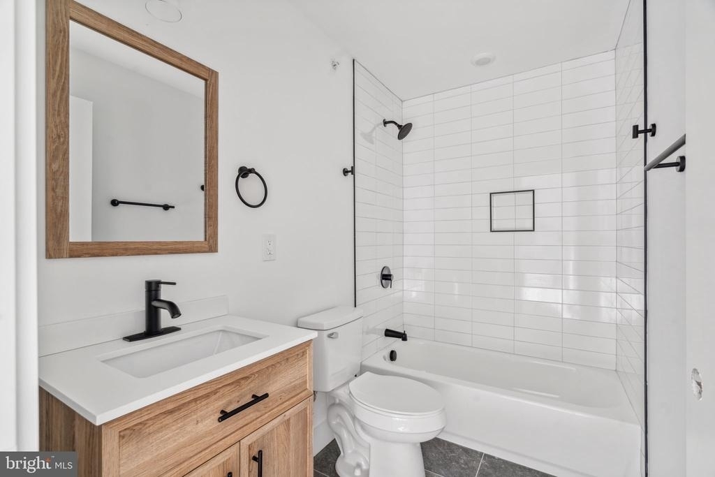 2400 W Montgomery Avenue - Photo 1