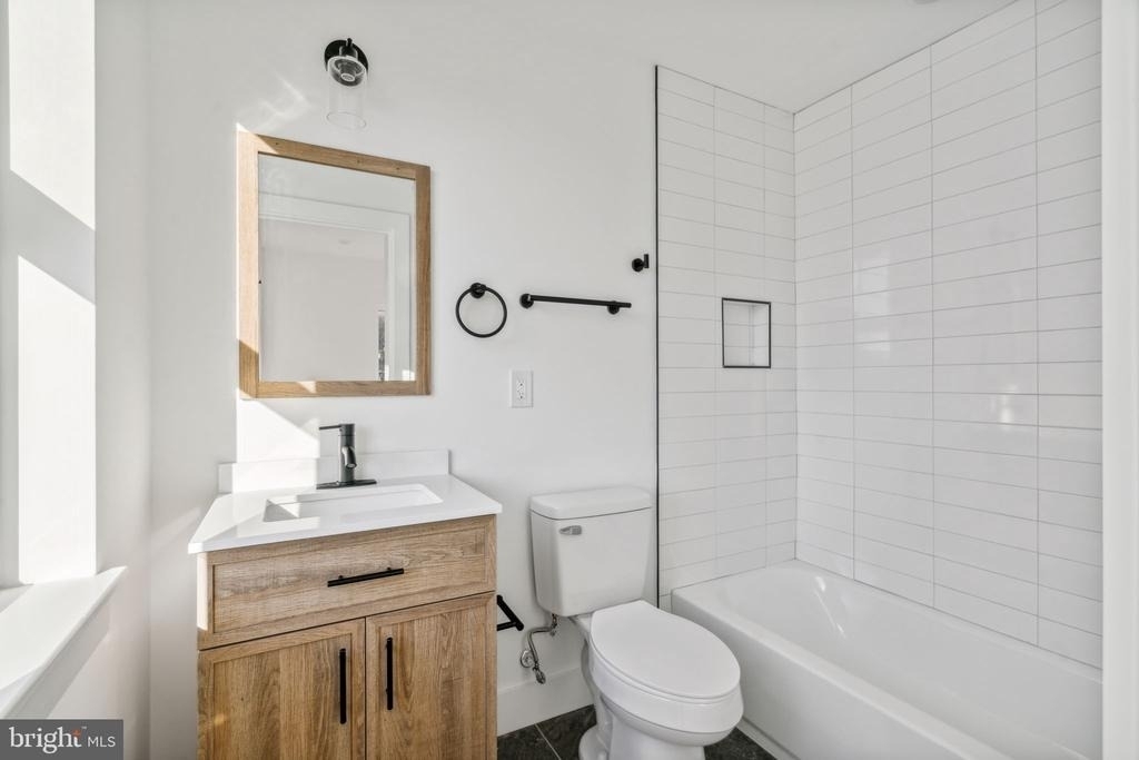 2400 W Montgomery Avenue - Photo 0